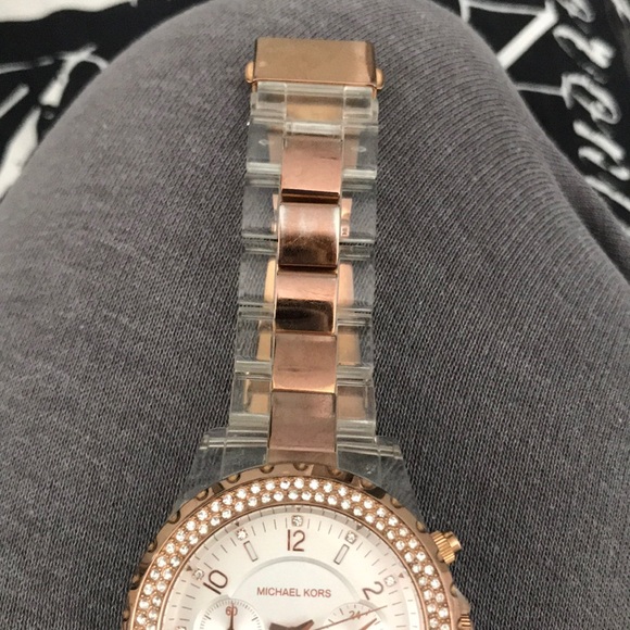 Michael Kors rose gold and clear watch - Picture 4 of 4